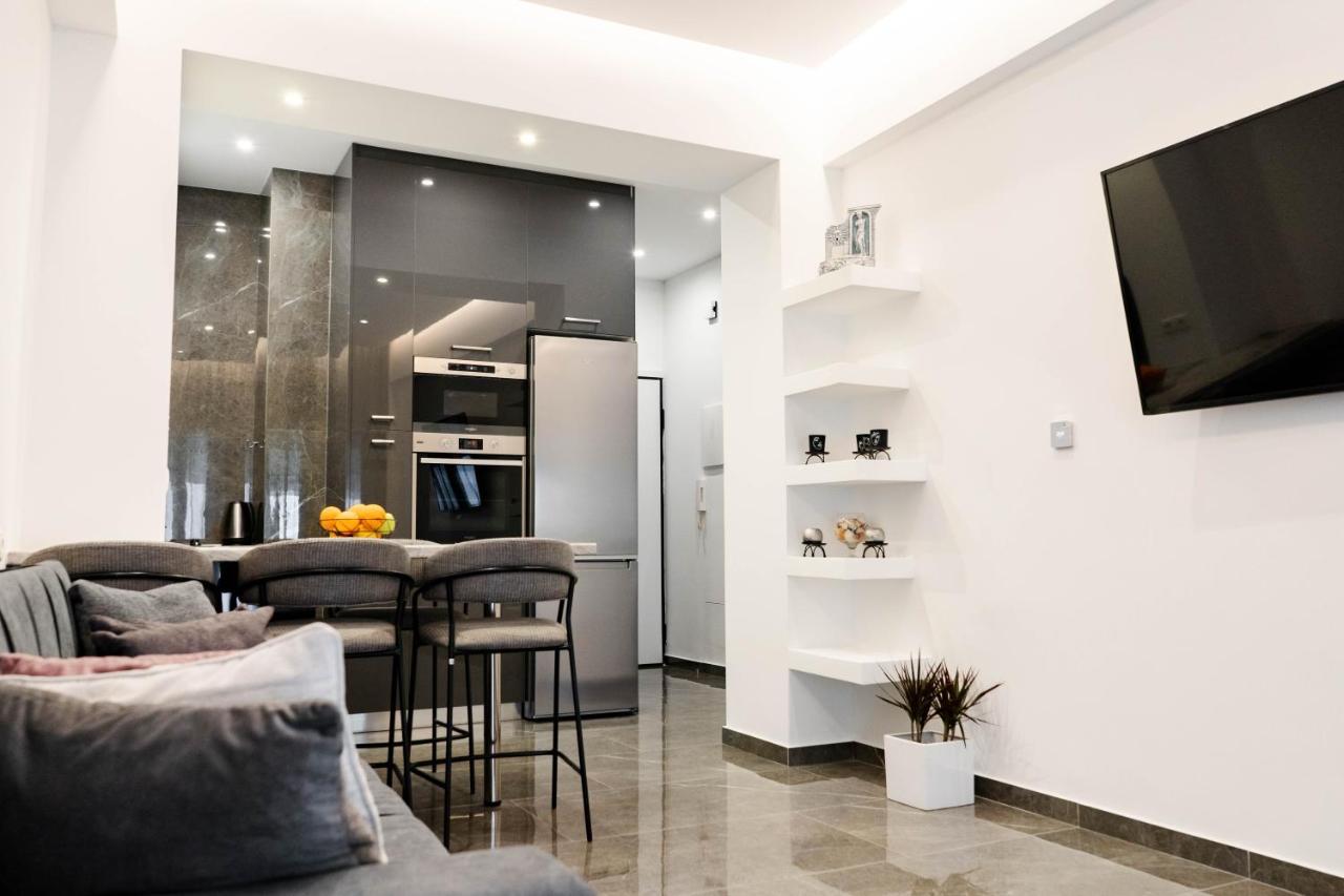 Larissa Railway &Metro Station Apartment Atenas Exterior foto